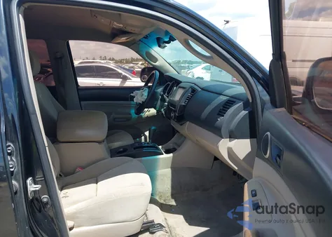 2005 Toyota Tacoma Prerunner V6 z USA, uszkodzony, nr VIN 3TMJU62N85M001938